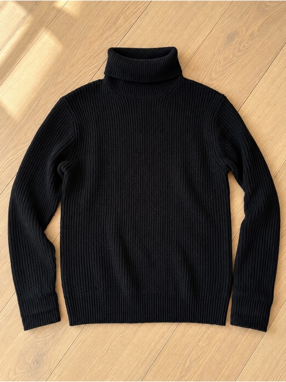 GU Japan Black Ribbed Turtleneck Sweater